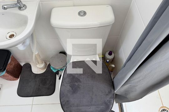 Banheiro Social de apartamento à venda com 2 quartos, 43m² em Vargem Pequena, Rio de Janeiro