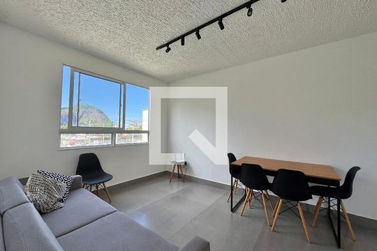 Sala de apartamento à venda com 2 quartos, 43m² em Vargem Pequena, Rio de Janeiro