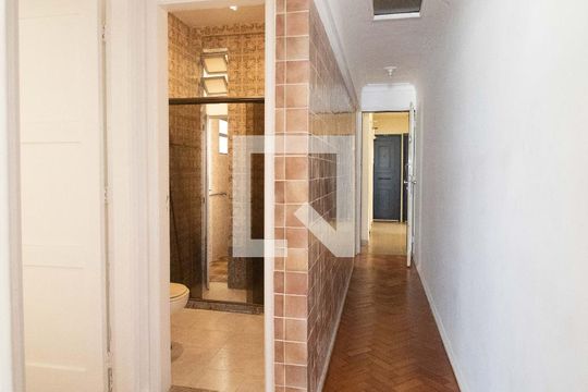 Sala - corredor de acesso de apartamento para alugar com 2 quartos, 60m² em Leblon, Rio de Janeiro