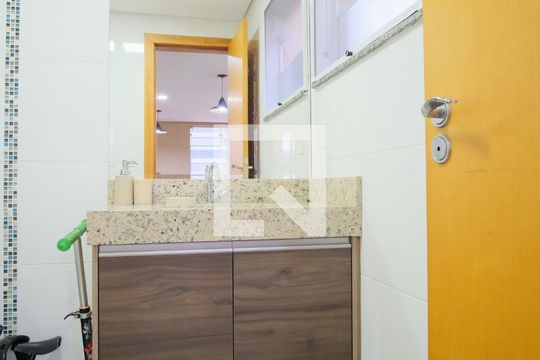 Banheiro de serviço de casa à venda com 3 quartos, 171m² em Vila Gomes Cardim, São Paulo