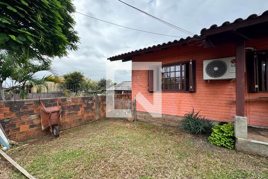 Área Externa de casa à venda com 4 quartos, 150m² em Campestre, São Leopoldo