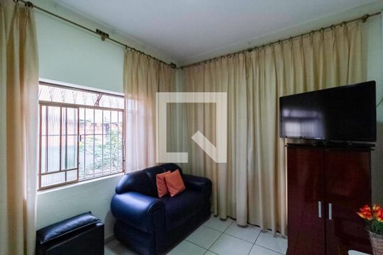 Sala de casa à venda com 3 quartos, 160m² em Industrial, Contagem