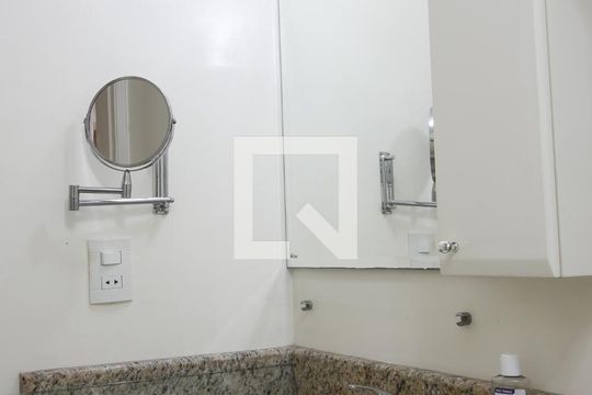 Banheiro de apartamento para alugar com 1 quarto, 45m² em Itaim Bibi, São Paulo