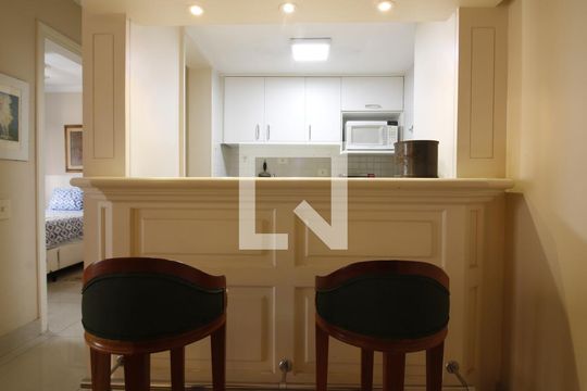 Cozinha de apartamento para alugar com 1 quarto, 45m² em Itaim Bibi, São Paulo