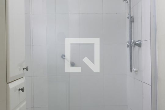 Banheiro de apartamento para alugar com 1 quarto, 45m² em Itaim Bibi, São Paulo