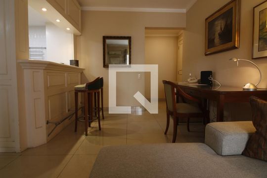 Cozinha de apartamento para alugar com 1 quarto, 45m² em Itaim Bibi, São Paulo