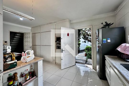 Cozinha de casa à venda com 4 quartos, 300m² em Granja Julieta, São Paulo