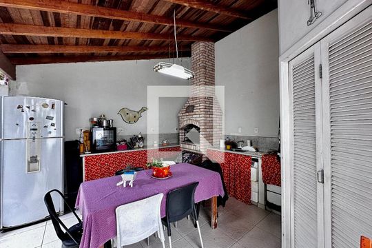 Churrasqueira de casa à venda com 4 quartos, 300m² em Granja Julieta, São Paulo