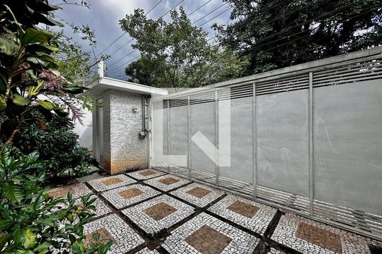 Garagem de casa à venda com 4 quartos, 300m² em Granja Julieta, São Paulo