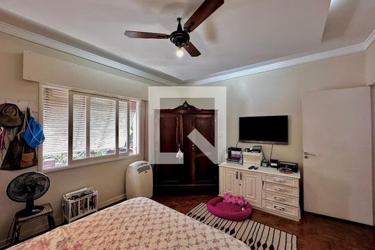 Suíte de casa à venda com 4 quartos, 300m² em Granja Julieta, São Paulo