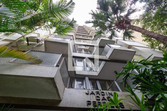 Fachada de apartamento à venda com 2 quartos, 70m² em Perdizes, São Paulo