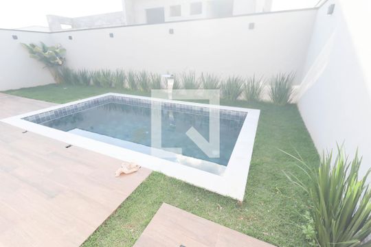 Quintal de casa à venda com 3 quartos, 250m² em Jardim Ermida I, Jundiaí