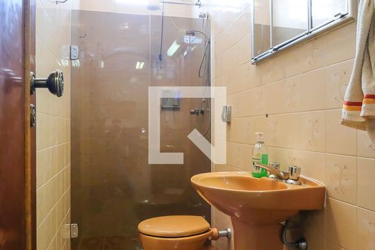 Banheiro da edícula de casa à venda com 4 quartos, 453m² em Osvaldo Cruz, São Caetano do Sul