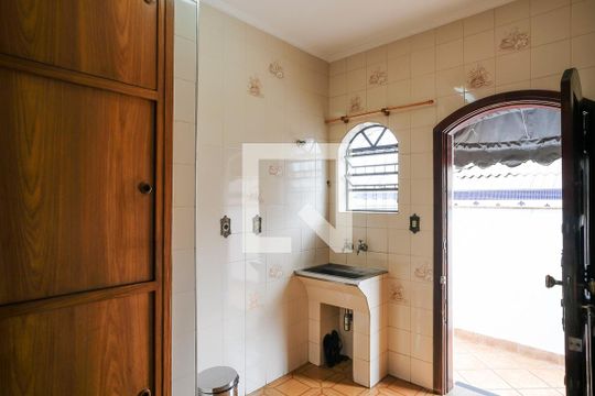 Área de serviço de casa à venda com 4 quartos, 453m² em Osvaldo Cruz, São Caetano do Sul