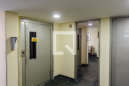 Área comum - Hall dos elevadores de apartamento à venda com 2 quartos, 55m² em Olaria, Rio de Janeiro