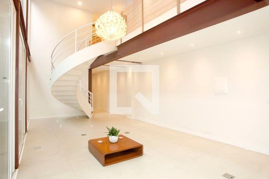 Sala de casa para alugar com 3 quartos, 450m² em Centro Histórico, Porto Alegre