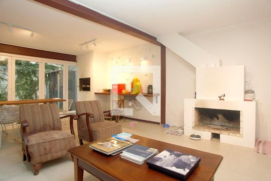 Sala de casa para alugar com 3 quartos, 450m² em Centro Histórico, Porto Alegre