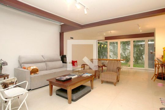 Sala de casa para alugar com 3 quartos, 450m² em Centro Histórico, Porto Alegre