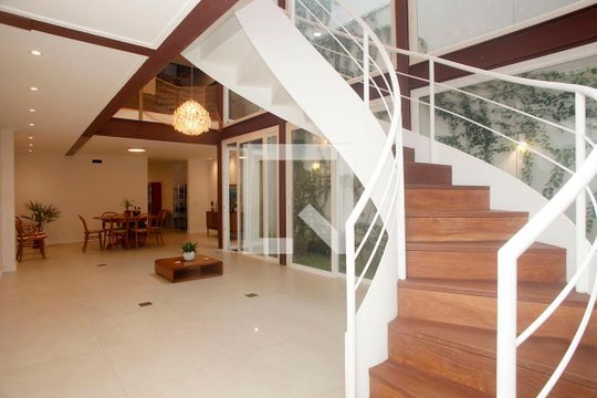 Sala de casa para alugar com 3 quartos, 450m² em Centro Histórico, Porto Alegre