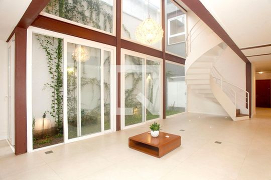 Sala de casa para alugar com 3 quartos, 450m² em Centro Histórico, Porto Alegre