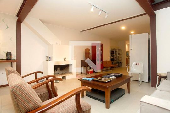 Sala de casa para alugar com 3 quartos, 450m² em Centro Histórico, Porto Alegre