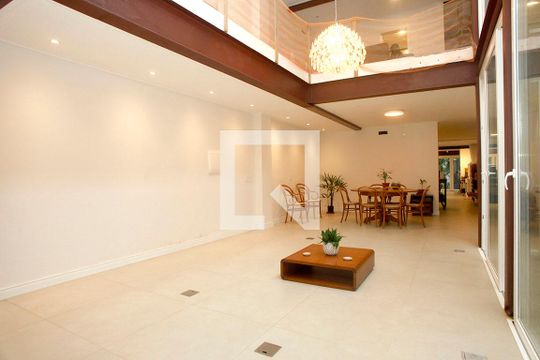 Sala de casa para alugar com 3 quartos, 450m² em Centro Histórico, Porto Alegre