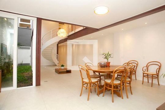 Sala de Estar de casa para alugar com 3 quartos, 450m² em Centro Histórico, Porto Alegre