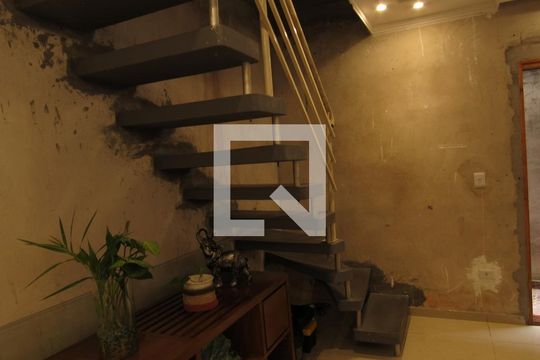 Sala de casa à venda com 4 quartos, 242m² em Bandeiras, Osasco