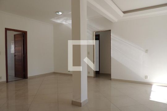 Sala de casa à venda com 3 quartos, 363m² em Tanque, Rio de Janeiro