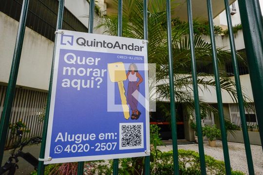 Fachada de apartamento para alugar com 2 quartos, 75m² em Grajaú, Rio de Janeiro