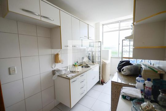 Cozinha de apartamento para alugar com 2 quartos, 75m² em Grajaú, Rio de Janeiro
