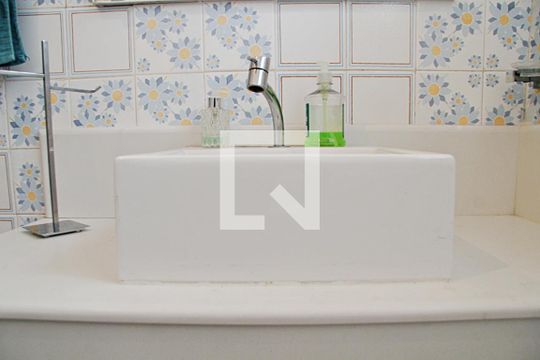 Banheiro Social de casa à venda com 2 quartos, 492m² em Vila Zanardi, Guarulhos