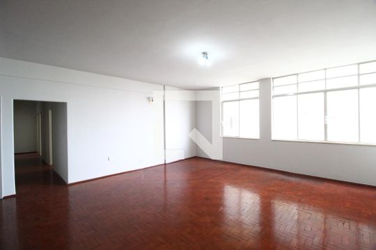 Apartamento para alugar com 3 quartos, 158m² em Centro, Uberlândia