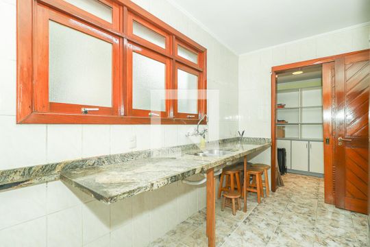 Cozinha de apartamento à venda com 3 quartos, 237m² em Petrópolis, Porto Alegre