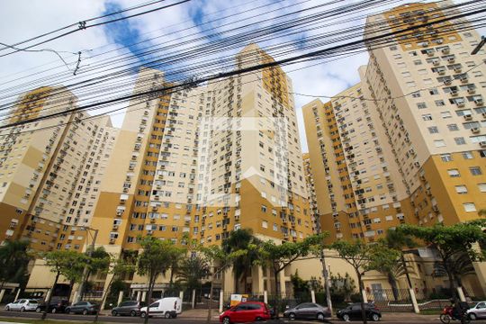 Fachada do condomínio de apartamento à venda com 2 quartos, 67m² em Santo Antônio, Porto Alegre