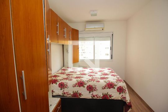 Suíte de apartamento à venda com 2 quartos, 67m² em Santo Antônio, Porto Alegre