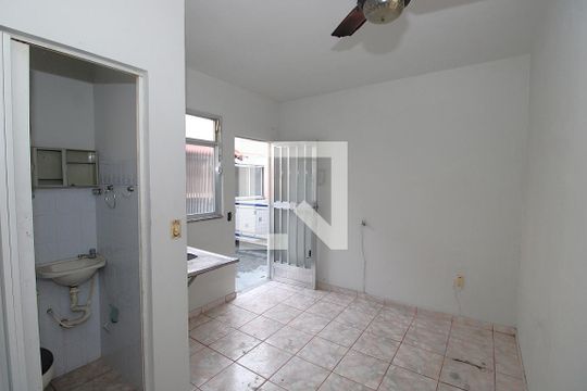 Studio de kitnet/studio para alugar com 1 quarto, 13m² em Bento Ribeiro, Rio de Janeiro