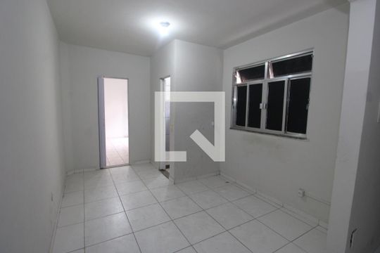 Sala/Quarto de kitnet/studio para alugar com 1 quarto, 24m² em Bento Ribeiro, Rio de Janeiro