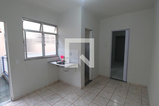 Cozinha de kitnet/studio para alugar com 1 quarto, 24m² em Bento Ribeiro, Rio de Janeiro