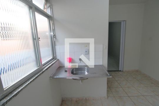Cozinha de kitnet/studio para alugar com 1 quarto, 24m² em Bento Ribeiro, Rio de Janeiro