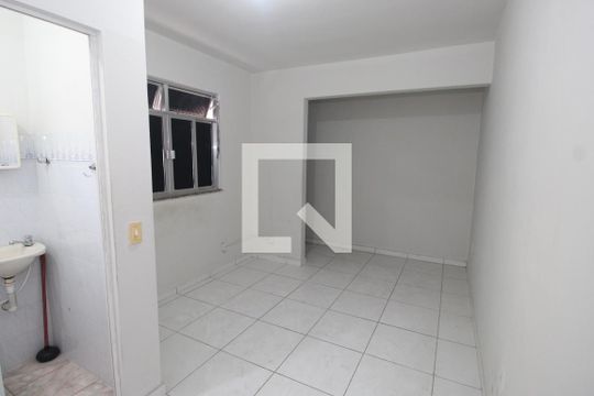 Sala/Quarto de kitnet/studio para alugar com 1 quarto, 24m² em Bento Ribeiro, Rio de Janeiro