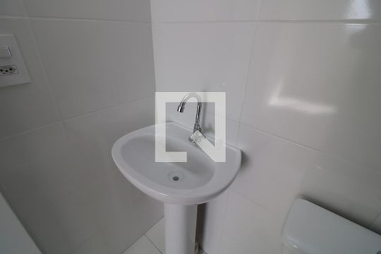 Banheiro de apartamento para alugar com 1 quarto, 24m² em Cidade Satelite Santa Barbara, São Paulo