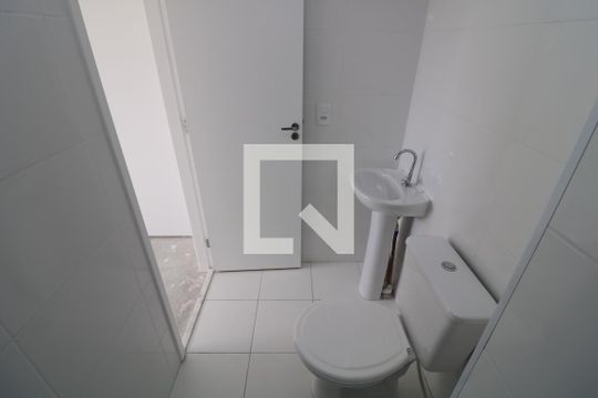 Banheiro de apartamento para alugar com 1 quarto, 24m² em Cidade Satelite Santa Barbara, São Paulo