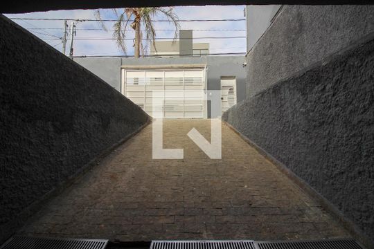 Garagem de casa de condomínio para alugar com 3 quartos, 190m² em Vila Antonieta, São Paulo