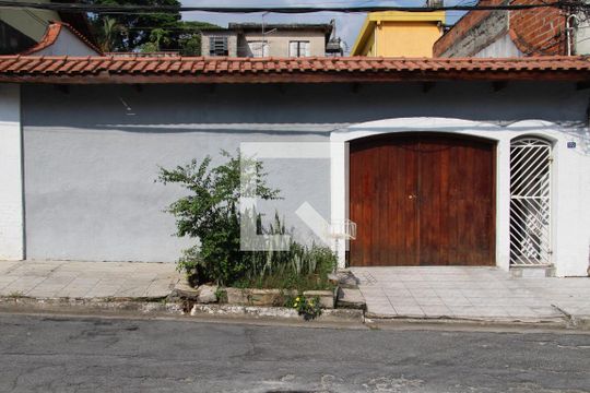 Fachada de casa à venda com 3 quartos, 250m² em Jardim Santa Cecilia, Guarulhos