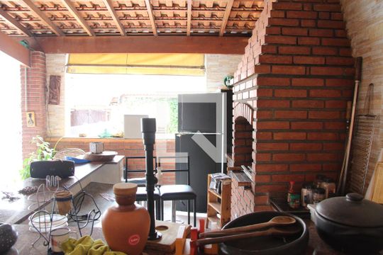 Churrasqueira de casa à venda com 3 quartos, 250m² em Jardim Santa Cecilia, Guarulhos