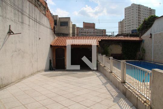 Garagem / Piscina de casa à venda com 3 quartos, 250m² em Jardim Santa Cecilia, Guarulhos