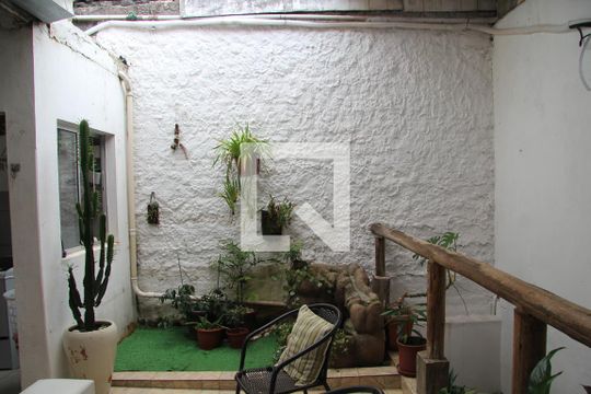 Quintal de casa para alugar com 3 quartos, 250m² em Vila Aprazivel, Guarulhos