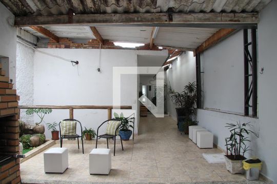 Quintal de casa para alugar com 3 quartos, 250m² em Vila Aprazivel, Guarulhos