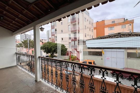 Varanda de casa à venda com 2 quartos, 376m² em Santa Efigênia, Belo Horizonte
